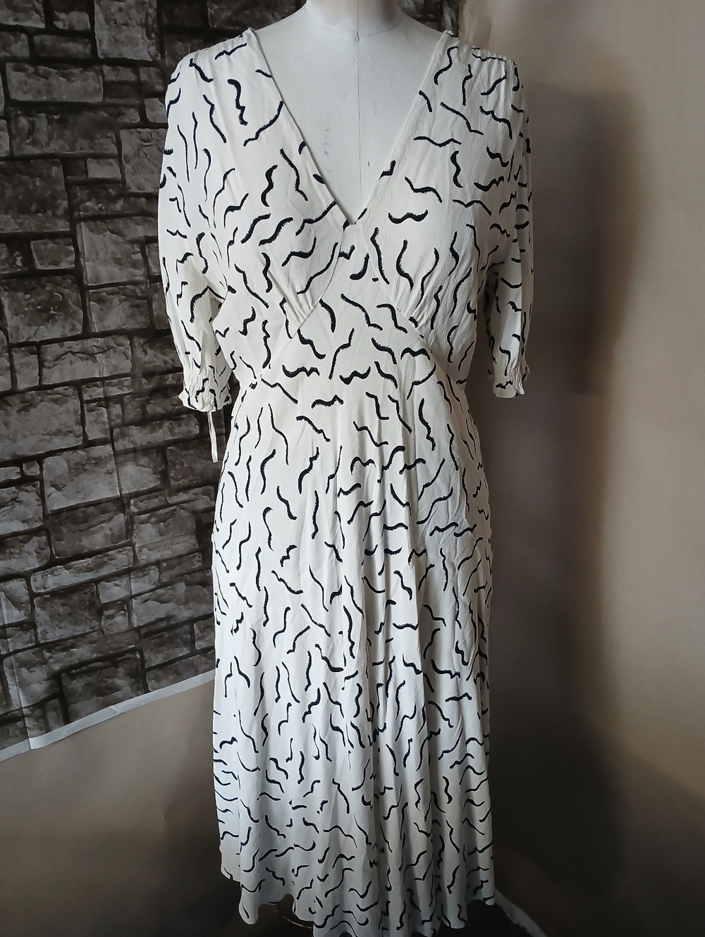 Diane Von Furstenberg White Midi  Dress with Black Abstract Print - Picture 8 of 8